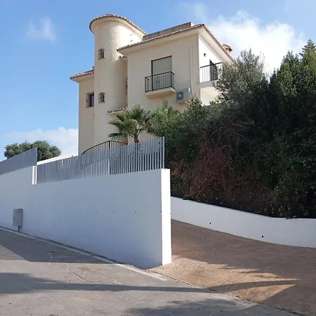 Villa 4 Bedroom In *