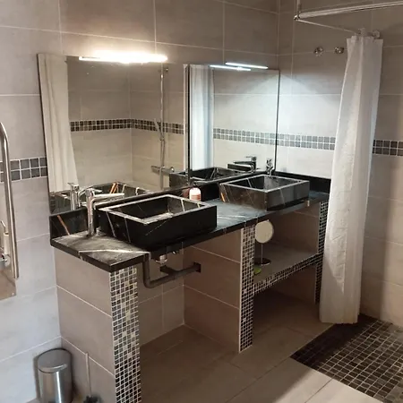 Villa 4 Bedroom In *