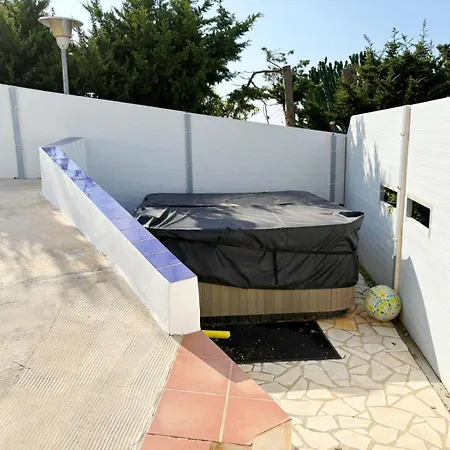 4 Bedroom In Villa *